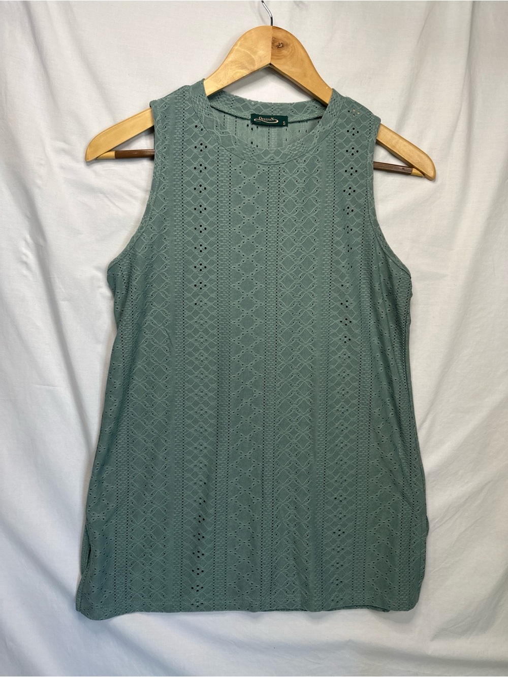 Ofeefan Sleeveless Eyelet Tank Top in Sage Green by